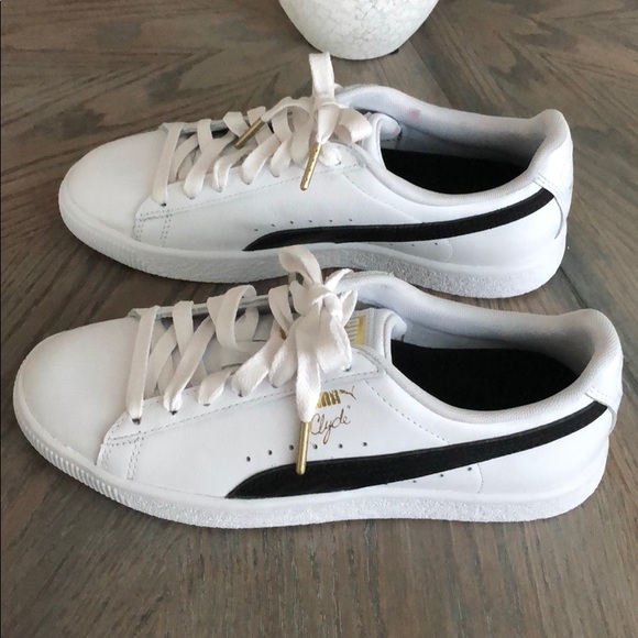 💗SOLD💗Puma Clyde Core Foil Women’s Sneakers - Picture 2 of 7